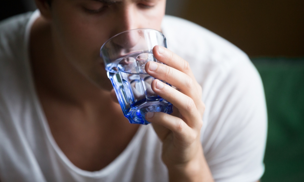 Early dehydration symptoms in adults
