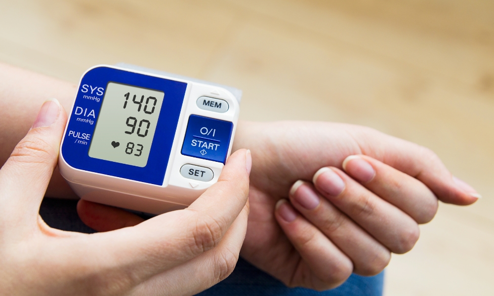 Doctor explaining systolic and diastolic blood pressure numbers to a patient during a medical consultation